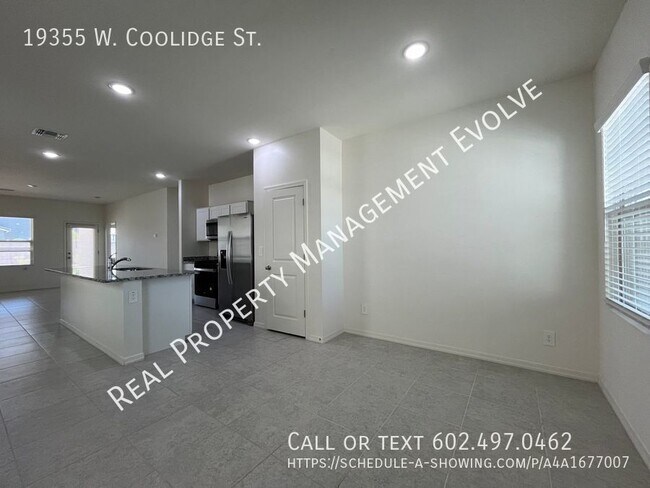 Foto del edificio - MOVE-IN SPECIAL!! TWO WEEKS FREE!!