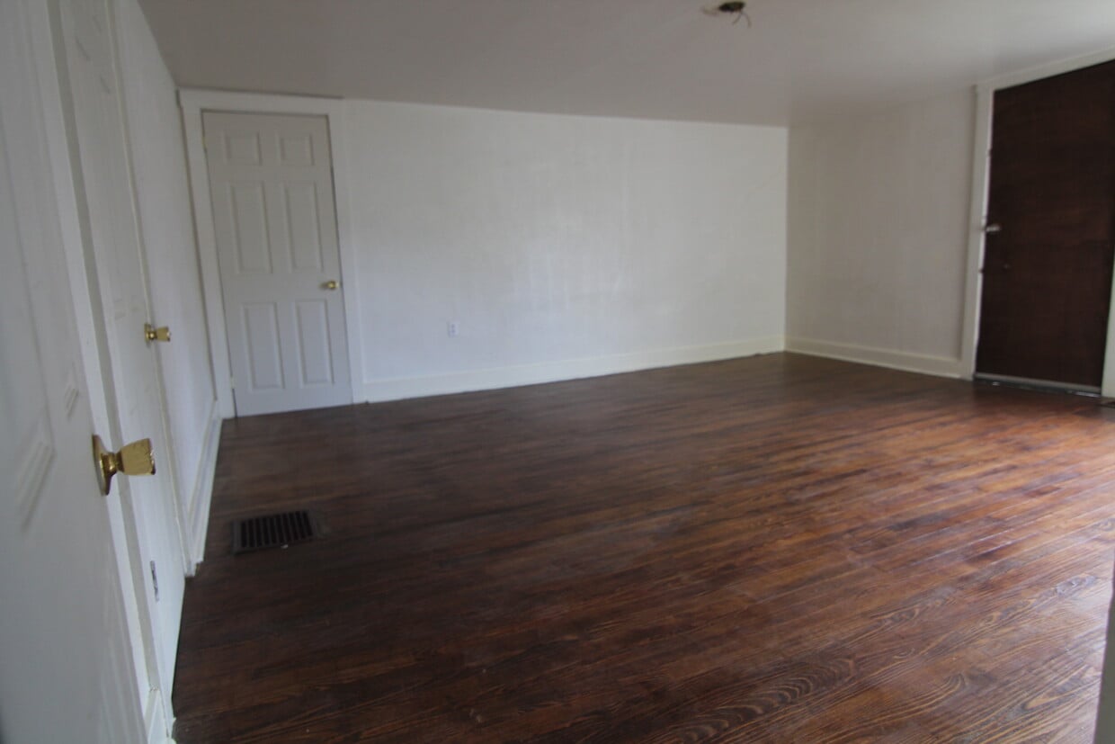 448 5th St Unit 3, Donora, PA 15033 Apartments in Donora, PA