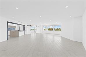 Foto del edificio - 877 NE 195th St