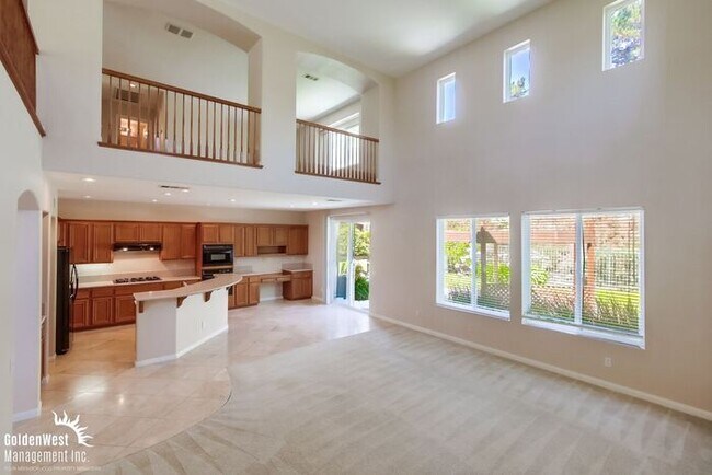 Building Photo - Gorgeous 4Bdm 2.5Ba Two-Story Home in San ...