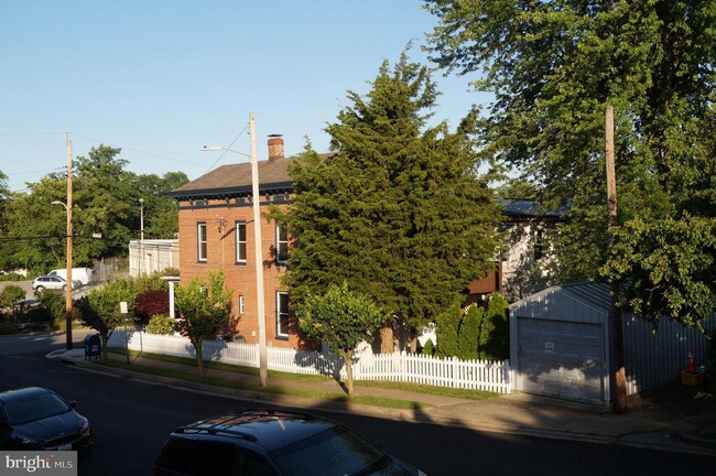 Building Photo - 3614 Hooper Ave