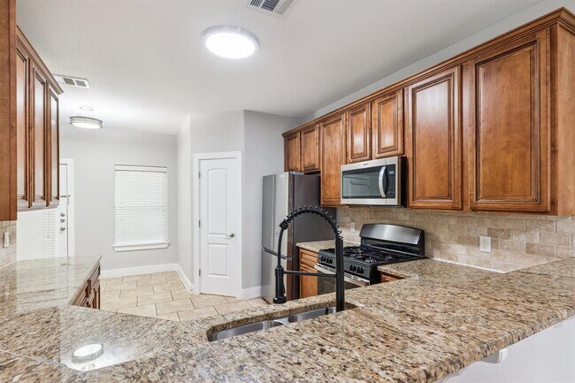 Foto del edificio - 1604 Maple Ave