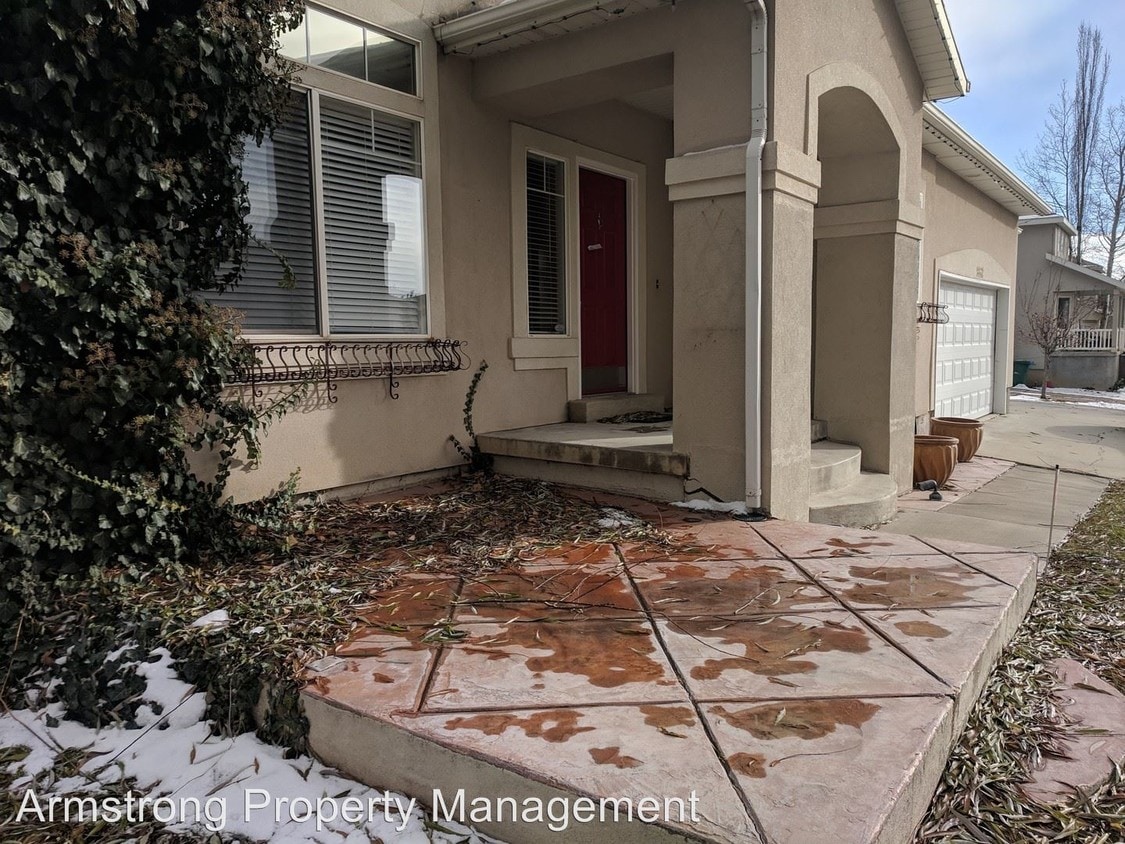 Primary Photo - 5 br, 2.5 bath House - 9862 Mulberry Dr.