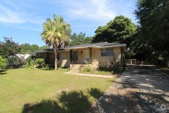 Building Photo - 642 Ditmar St