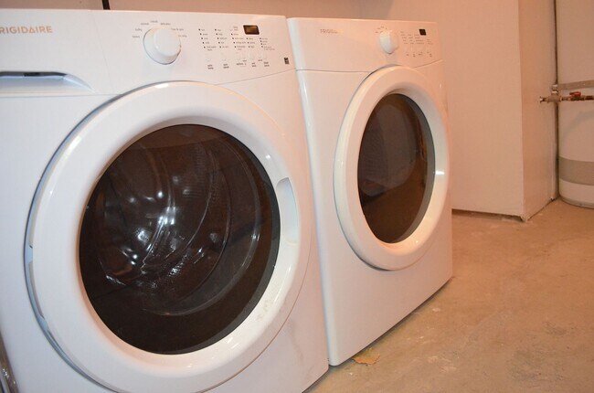 laundry room - 101 Bayview St