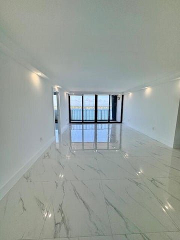 Foto del edificio - 5600 N Flagler Dr