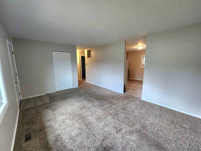Foto del edificio - 2402 E Washington St