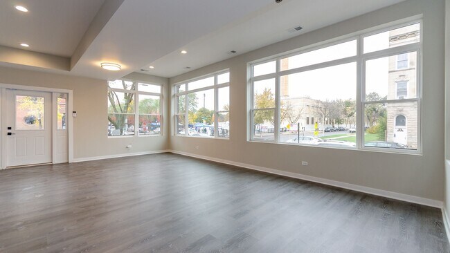 Building Photo - 2325 S California Ave