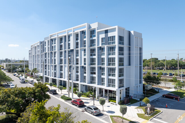 Foto del edificio - Poinciana Crossing- NO AVAILABILITY