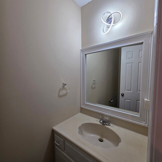 Foto del edificio - 1900 Buck Ln