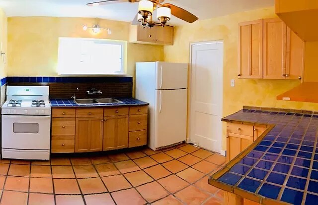 Building Photo - 1605 Lead