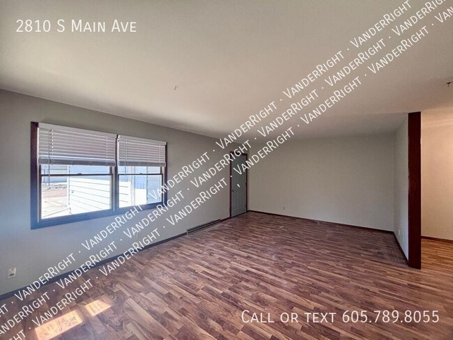 Building Photo - 2810 S Main Ave