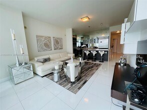 Building Photo - 2020 N Bayshore Dr