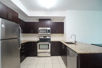 Building Photo - 242 Rideau St