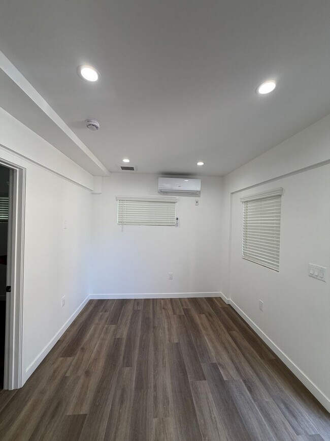 Building Photo - Brand new ADU with Backyard!
