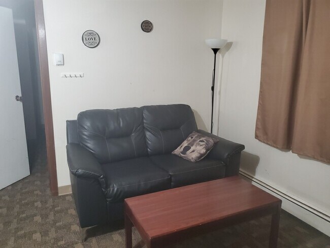 Photo du bâtiment - 10415 99 Ave