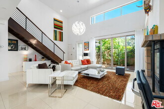 Building Photo - 906 Oceo Cir S