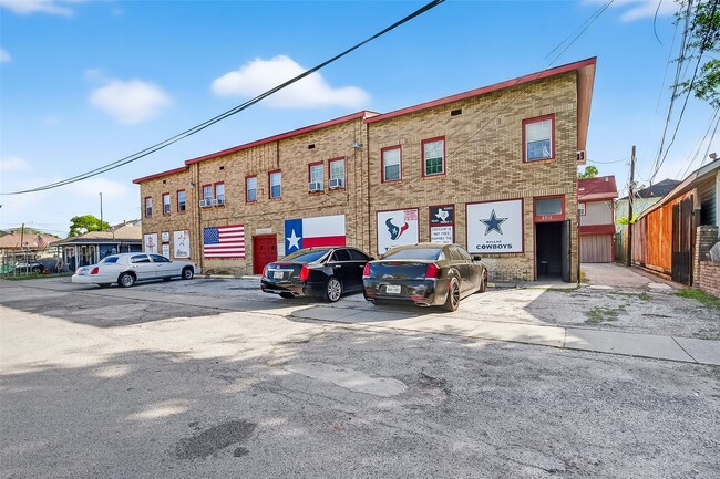 Building Photo - 2316 Freeman St