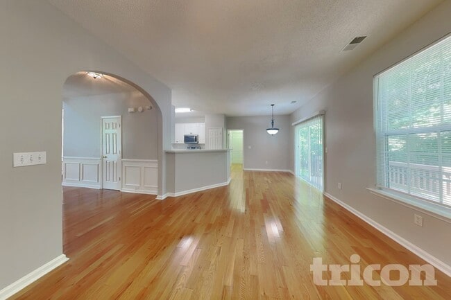 Building Photo - 206 Beltrees Dr