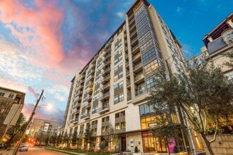 Building Photo - Residences at the Grove