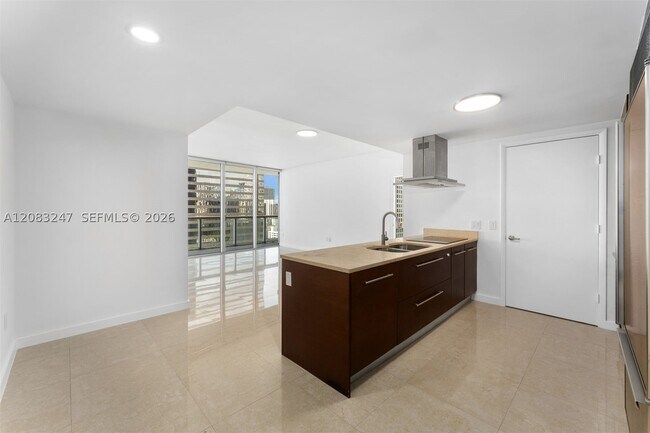 Foto del edificio - 495 Brickell Ave