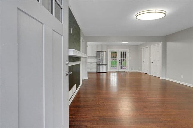 Building Photo - 2710 Dresden Dr