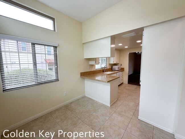 Building Photo - End-unit condo in the Villas of Calavera H...