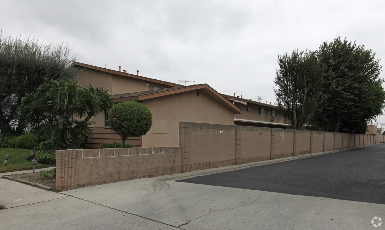 Foto del edificio - Cresenta Villa