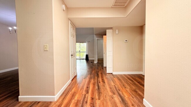Building Photo - 220 N 22nd Pl