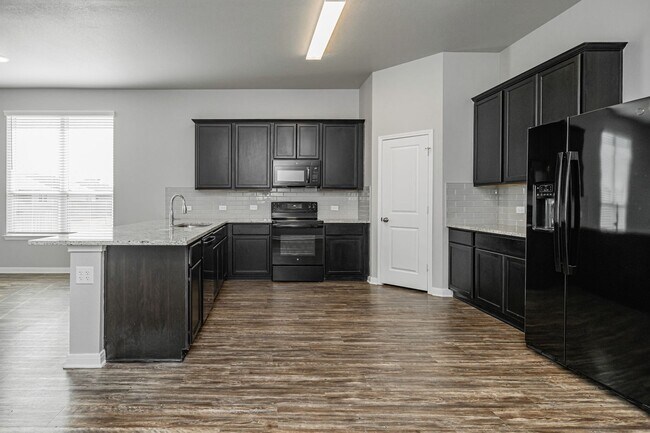 Foto del edificio - Move-In Ready in West Temple!