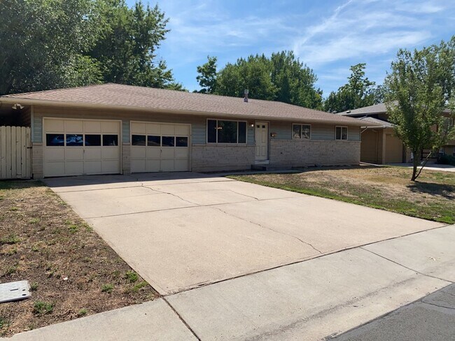 Foto del edificio - STUDENTS WELCOME! Sprawling Ranch Home w/ Large Fenced Yard