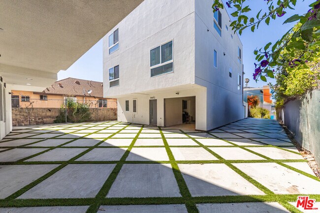 Foto del edificio - 5434 Romaine St