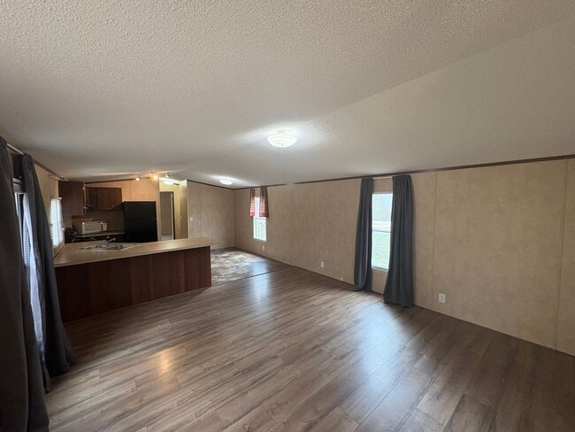 Building Photo - For Rent