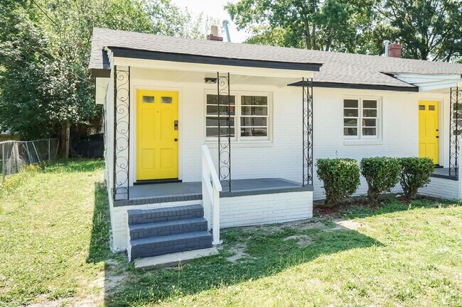 Building Photo - Newly Renovated Two Bedroom Home!