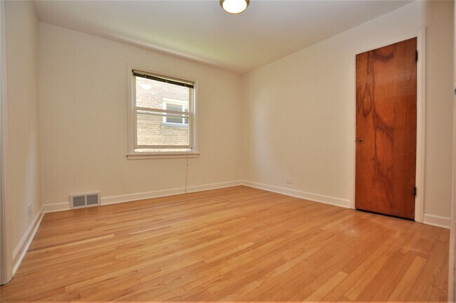 Foto del edificio - 5311 N California Ave
