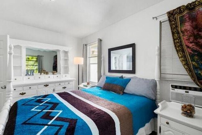 Foto del edificio - 680 SW 7th Ave