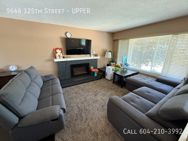 Photo du bâtiment - Well-Maintained 3 Bedroom Upper Home