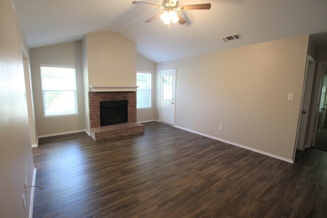Foto del edificio - Coming Soon! Updated 3 Bedroom, 2 Bathroom home in Whitehouse ISD!