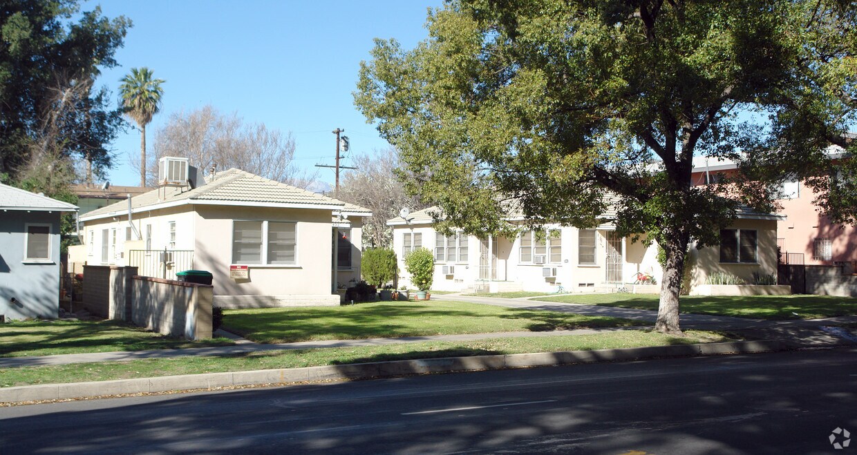 Primary Photo - 2402-2410 N E St