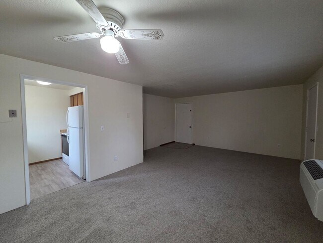 Foto del edificio - 2 Bed/1 Bath Apartment in NE Bend - Wichita Way