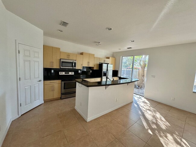 Building Photo - Amazing renovated townhome!3 Bedroom 2.5 B...