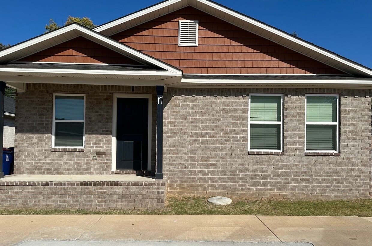 Primary Photo - 2 Bedroom, 2 Bathroom Duplex with parking ...