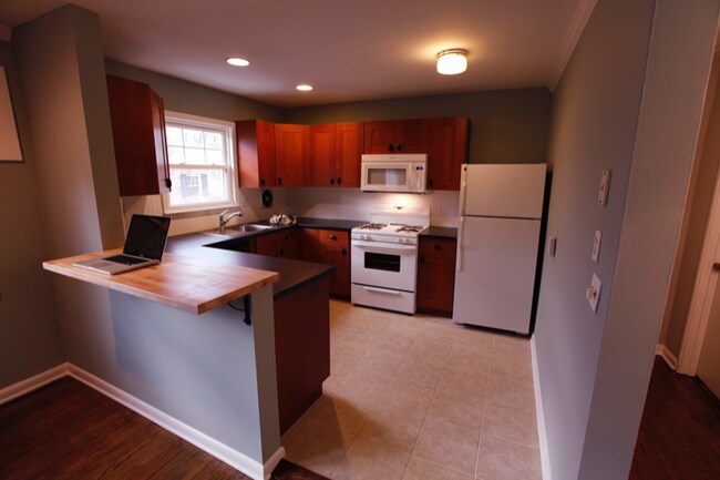 Foto del edificio - 1048 St Charles Ave NE