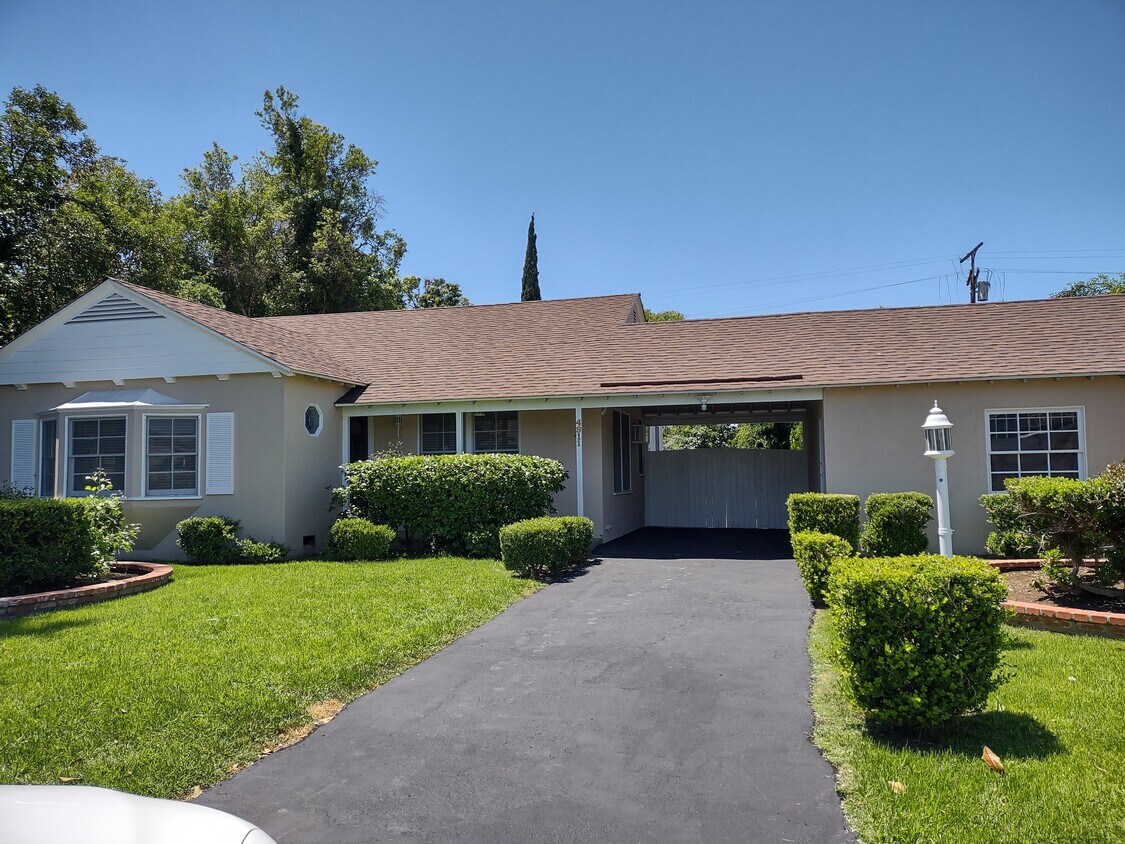 Foto principal - 4911 Greenbush Ave