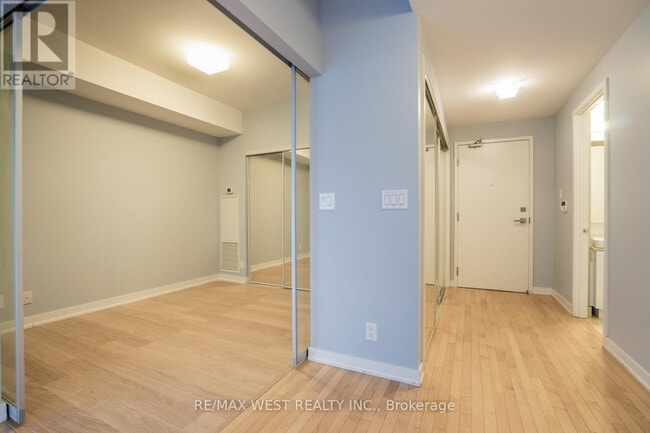 Building Photo - 12 York St