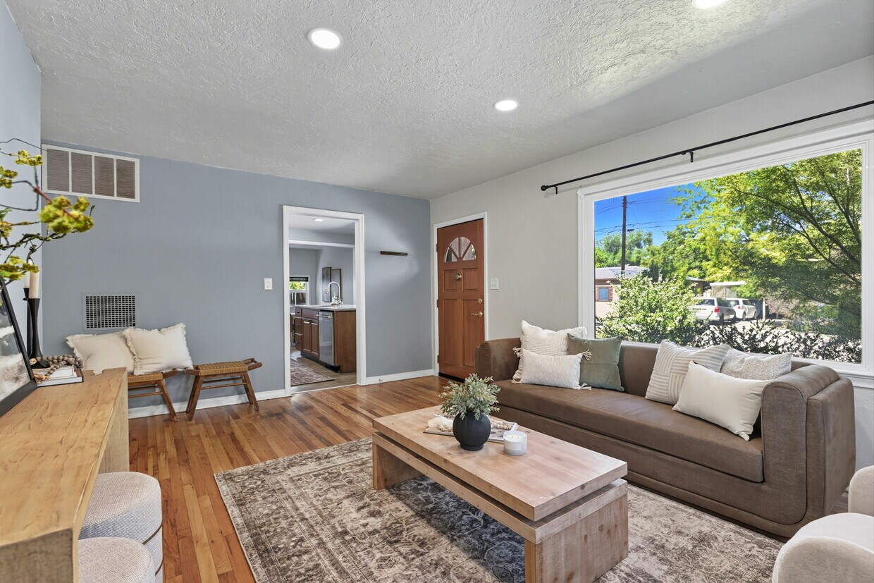 Foto principal - 3209 W Plant Dr