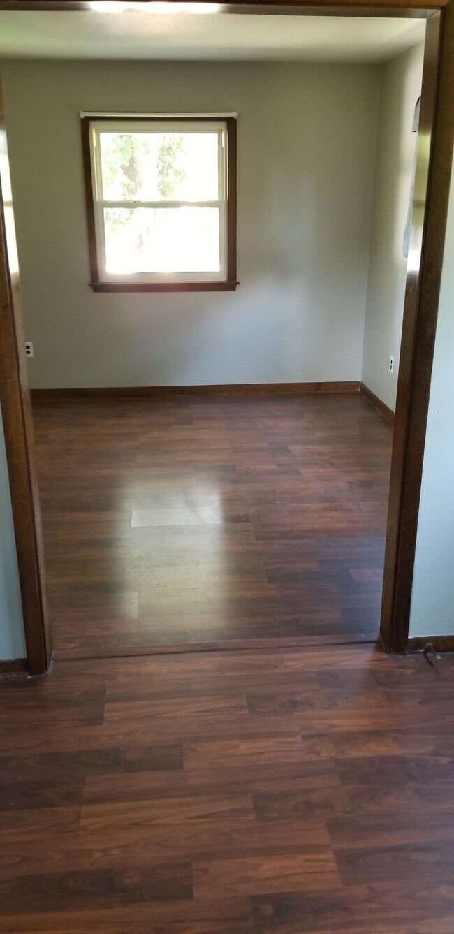 306 Sycamore St Unit .5, Riverside, IA 52327 Apartments 306 Sycamore