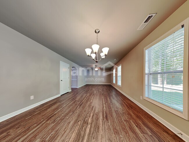 Foto del edificio - 200 N Wentworth Dr