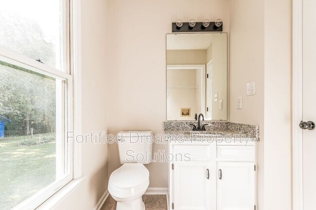 Building Photo - 814 N Greenbriar St