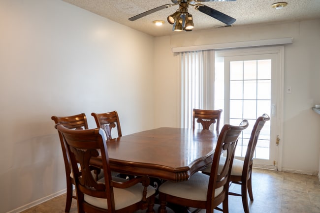 Foto del edificio - 10117 Wilbur St